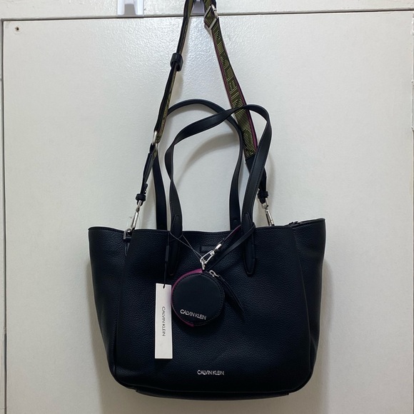 NWT Calvin Klein Millie Cross Body Tote- Bag Size OS (Color Black). - Picture 3 of 8